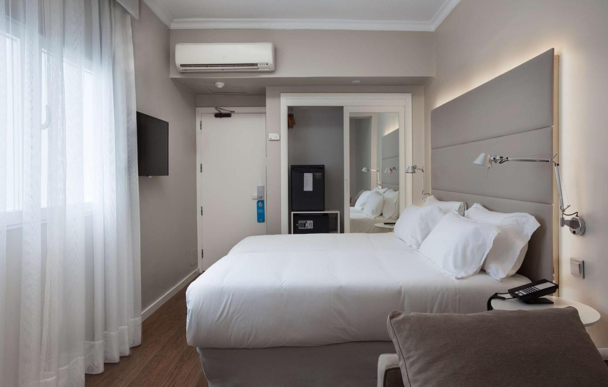 Nh Palmas Playa Canteras Hotel